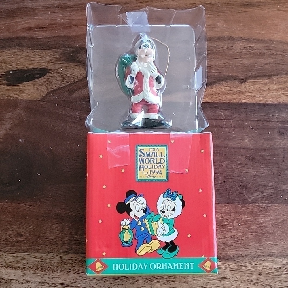 Vintage Disney Goofy 1994 christmas ornament